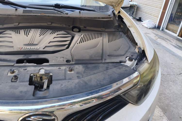 Used Soueast DX7 2015 1.5T Manual Luxury Model Engine Bay Left