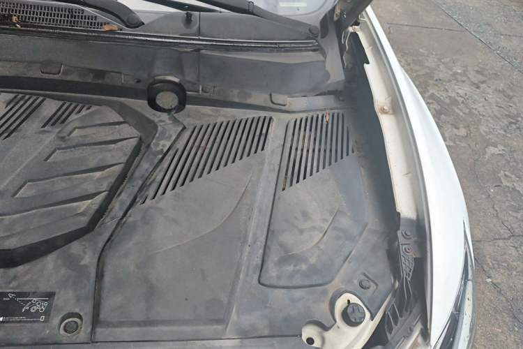 Used Soueast DX7 2015 1.5T Automatic Luxury Model Engine Bay Left
