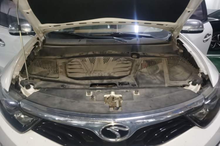 Used Soueast DX7 2015 1.5T Automatic Luxury Model Engine Bay