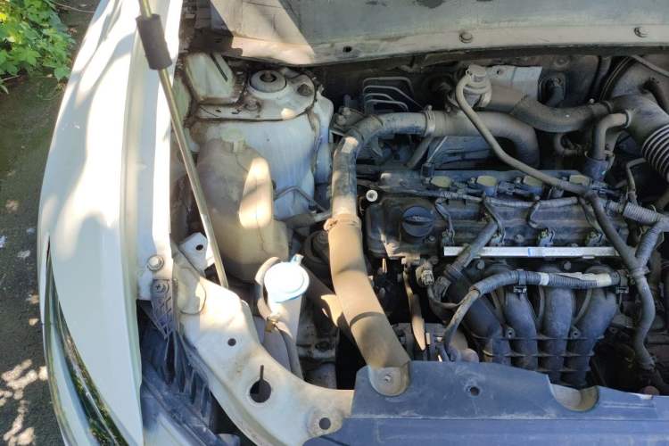 Used Soueast DX7 2015 1.5T Automatic Prestige Model Engine Bay Right