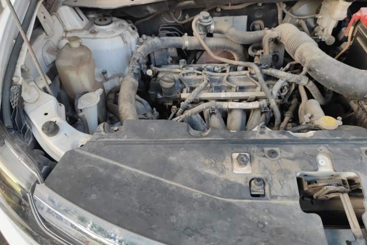 Used Soueast DX7 2015 1.5T Automatic Prestige Model Engine Bay Right