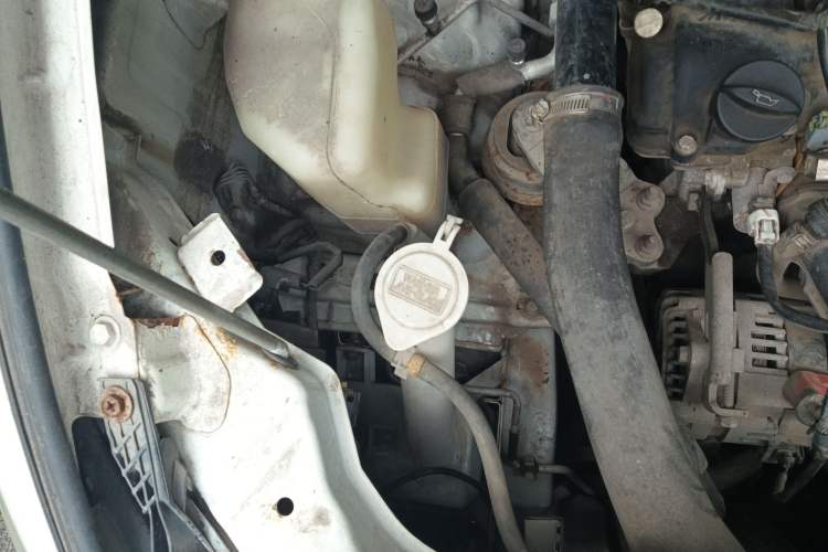 Used Soueast DX7 2015 1.5T Manual Luxury Model Engine Bay Right