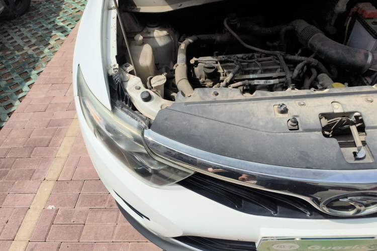 Used Soueast DX7 2015 1.5T Automatic Prestige Model Engine Bay Right