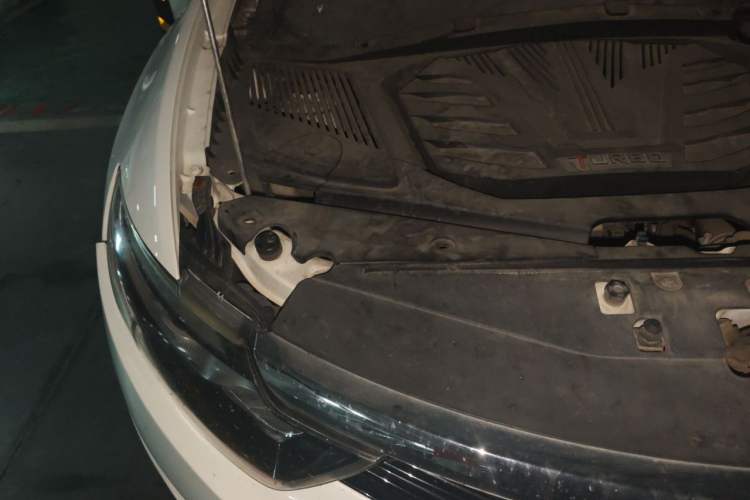 Used Soueast DX7 2015 1.5T Automatic Luxury Model Engine Bay Right