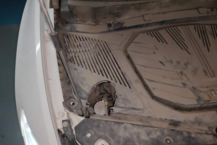 Used Soueast DX7 2015 1.5T Automatic Prestige Model Engine Bay Right