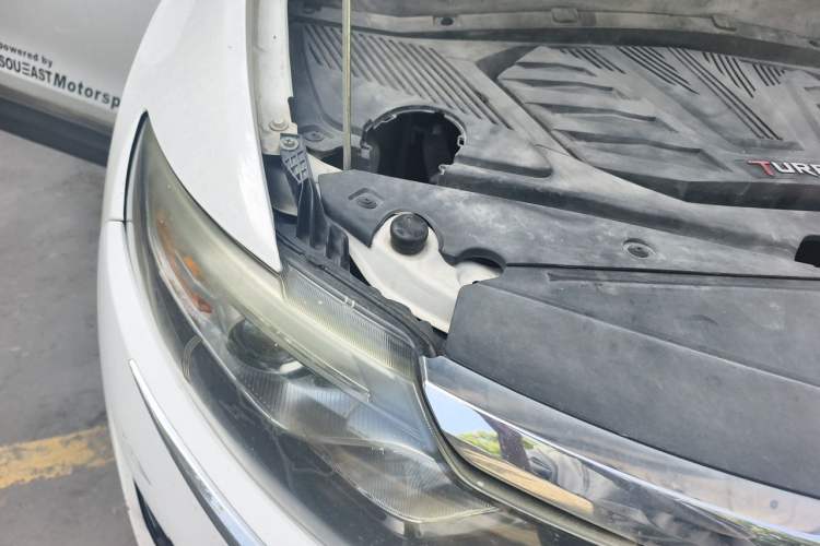 Used Soueast DX7 2015 1.5T Manual Luxury Model Engine Bay Right