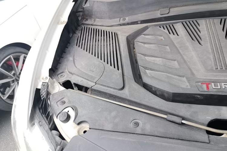 Used Soueast DX7 2015 1.5T Automatic Luxury Model Engine Bay Right