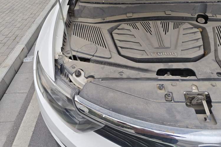Used Soueast DX7 2015 1.5T Automatic Prestige Model Engine Bay Right