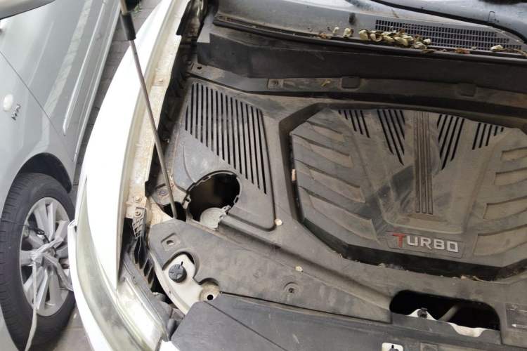 Used Soueast DX7 2015 1.5T Automatic Prestige Model Engine Bay Right