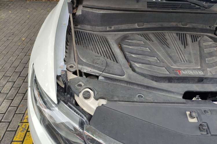 Used Soueast DX7 2015 1.5T Automatic Prestige Model Engine Bay Right
