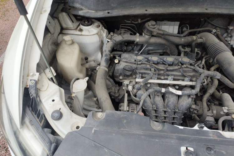 Used Soueast DX7 2015 1.5T Manual Luxury Model Engine Bay Right