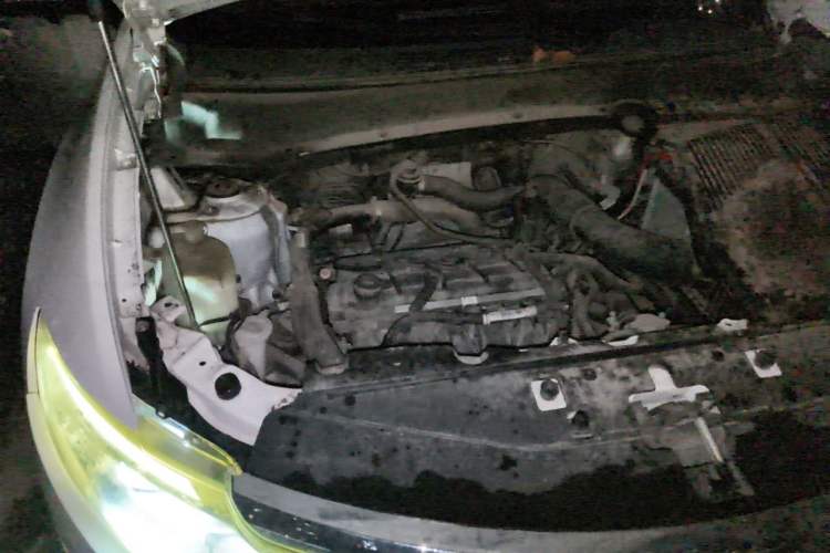 Used Soueast DX7 2015 1.5T Automatic Prestige Model Engine Bay Right