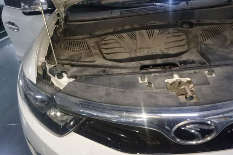 Used Soueast DX7 2015 1.5T Automatic Luxury Model Engine Bay Right