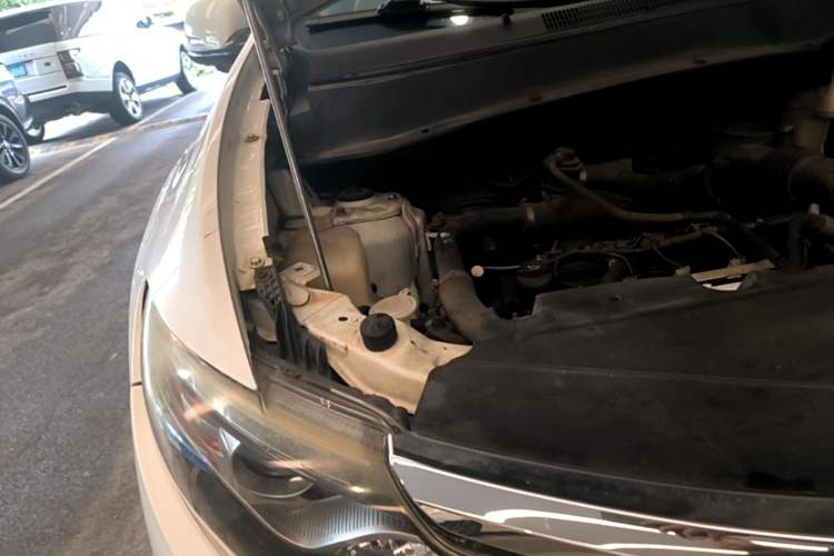 Used Soueast DX7 2015 1.5T Automatic Prestige Model Engine Bay Right