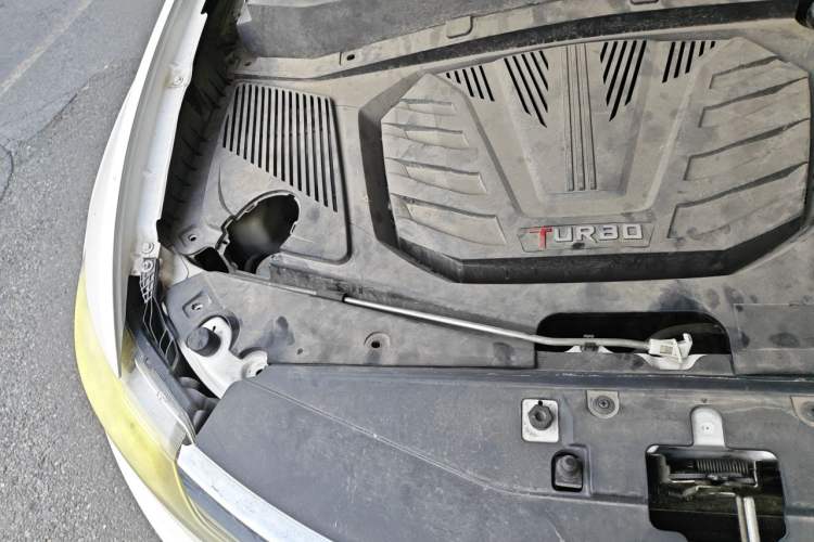 Used Soueast DX7 2015 1.5T Automatic Luxury Model Engine Bay Right