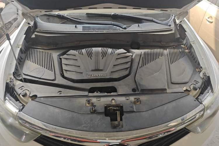 Used Soueast DX7 2015 1.5T Automatic Prestige Model Engine Bay