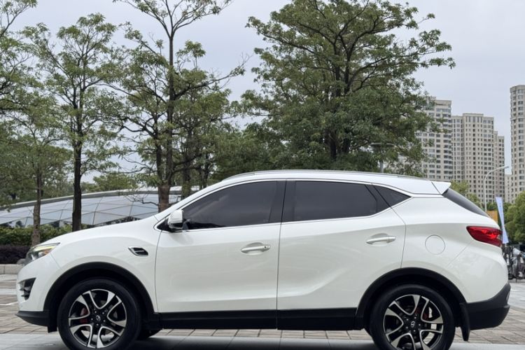 Used Soueast DX7 2015 1.5T Automatic Prestige Model Exterior 1