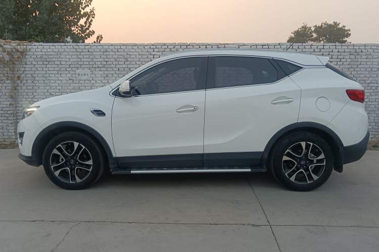 Used Soueast DX7 2015 1.5T Manual Luxury Model Exterior 2