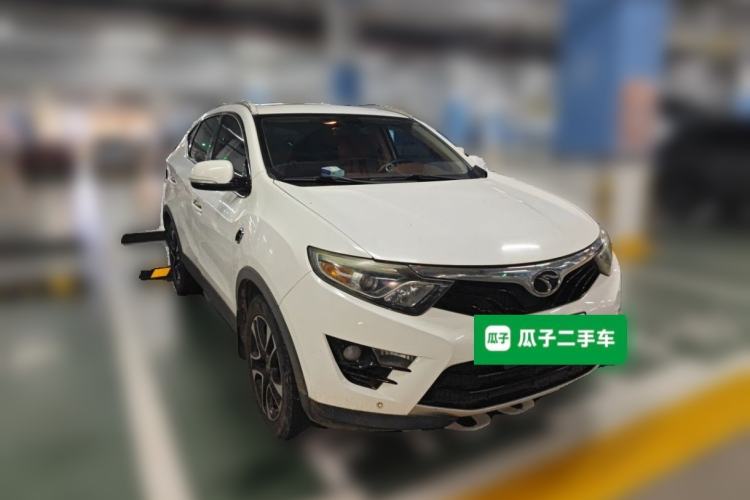 Used Soueast DX7 2015 1.5T Manual Luxury Model Front Right 45 Deg