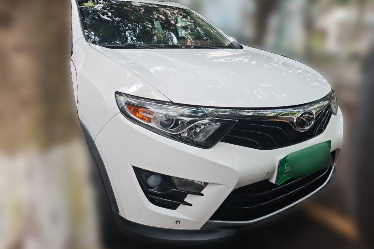 Used Soueast DX7 2015 1.5T Manual Luxury Model Front Right 45 Deg