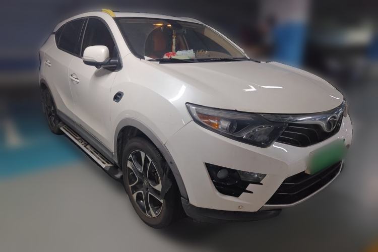 Used Soueast DX7 2015 1.5T Automatic Prestige Model Front Right 45 Deg