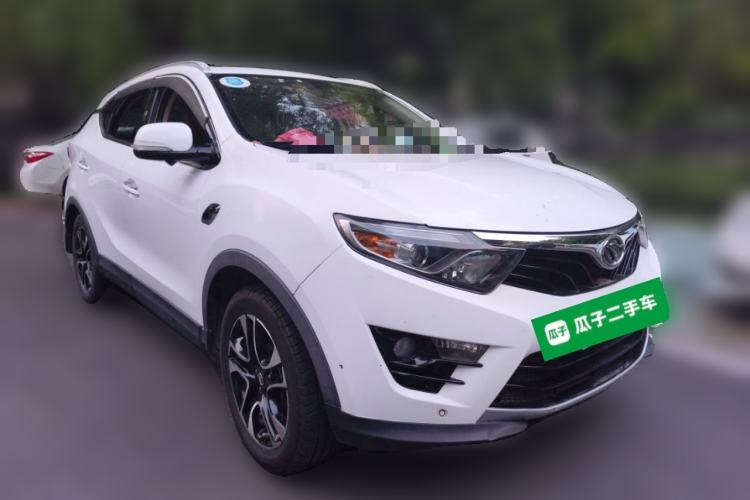 Used Soueast DX7 2015 1.5T Manual Luxury Model Front Right 45 Deg