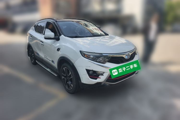 Used Soueast DX7 2015 1.5T Manual Luxury Model Front Right 45 Deg
