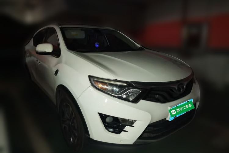 Used Soueast DX7 2015 1.5T Manual Luxury Model Front Right 45 Deg