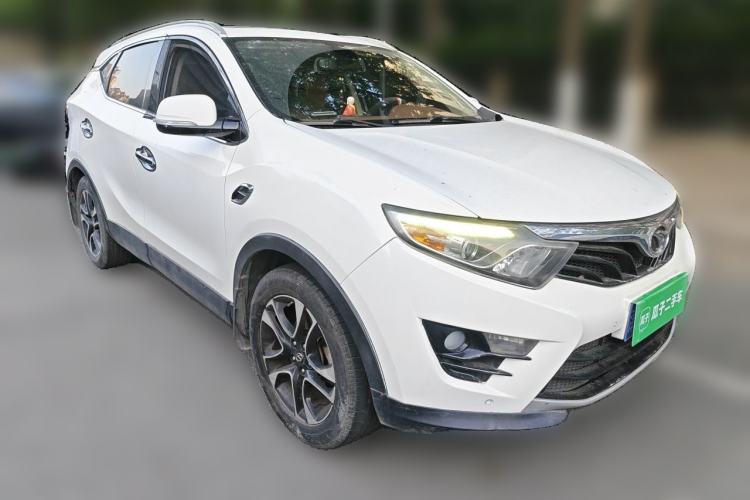 Used Soueast DX7 2015 1.5T Automatic Luxury Model Front Right 45 Deg