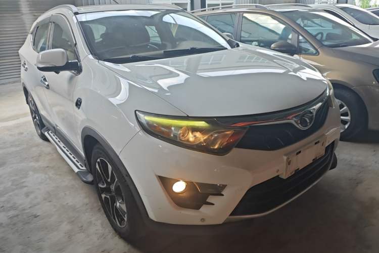 Used Soueast DX7 2015 1.5T Automatic Prestige Model Front Right 45 Deg