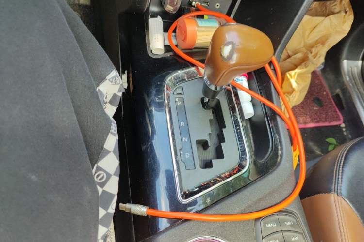 Used Soueast DX7 2015 1.5T Automatic Prestige Model Gear Lever