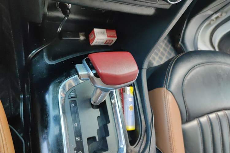 Used Soueast DX7 2015 1.5T Automatic Prestige Model Gear Lever
