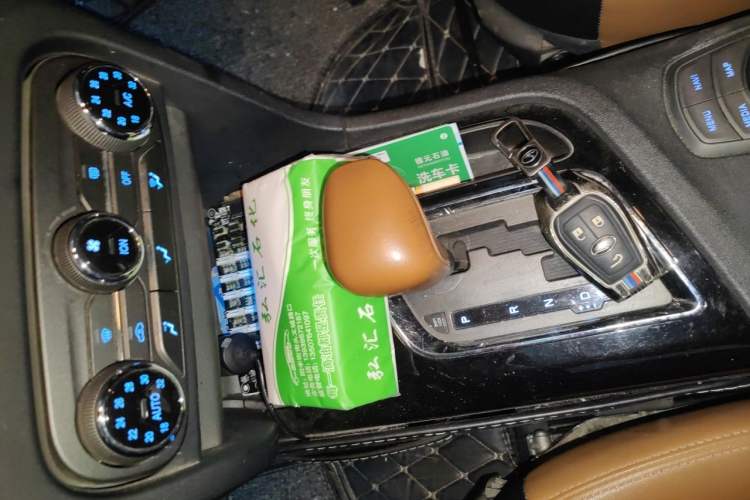 Used Soueast DX7 2015 1.5T Automatic Luxury Model Gear Lever