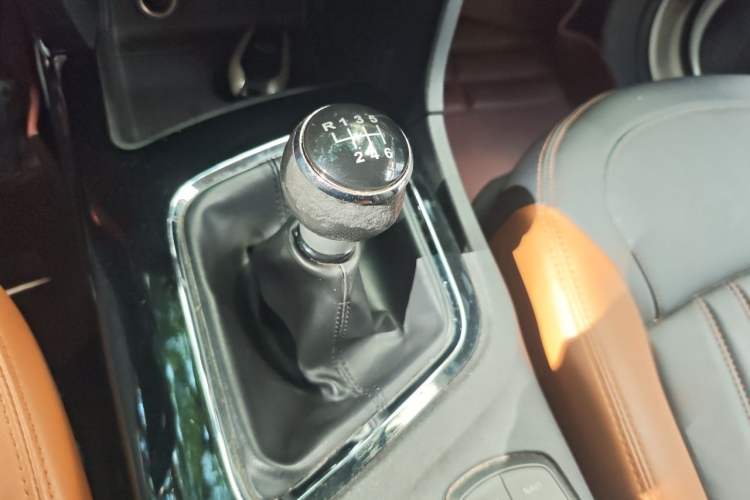 Used Soueast DX7 2015 1.5T Manual Luxury Model Gear Lever