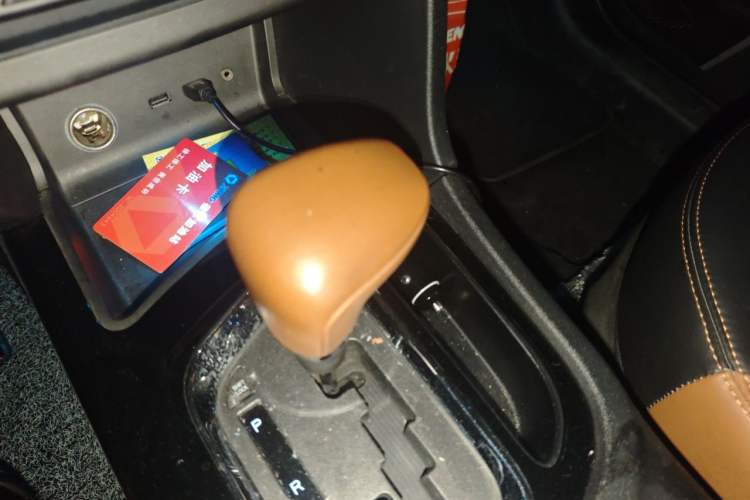 Used Soueast DX7 2015 1.5T Automatic Luxury Model Gear Lever