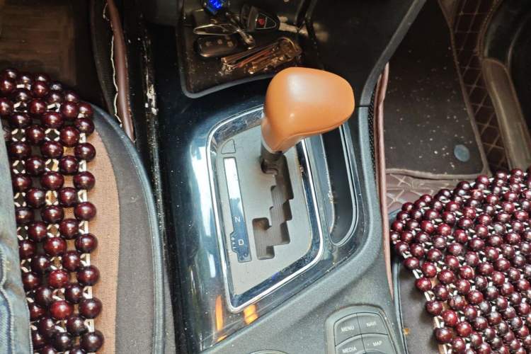 Used Soueast DX7 2015 1.5T Automatic Luxury Model Gear Lever