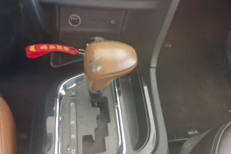 Used Soueast DX7 2015 1.5T Automatic Luxury Model Gear Lever