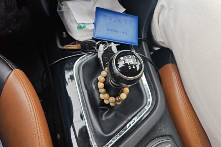 Used Soueast DX7 2015 1.5T Manual Luxury Model Gear Lever