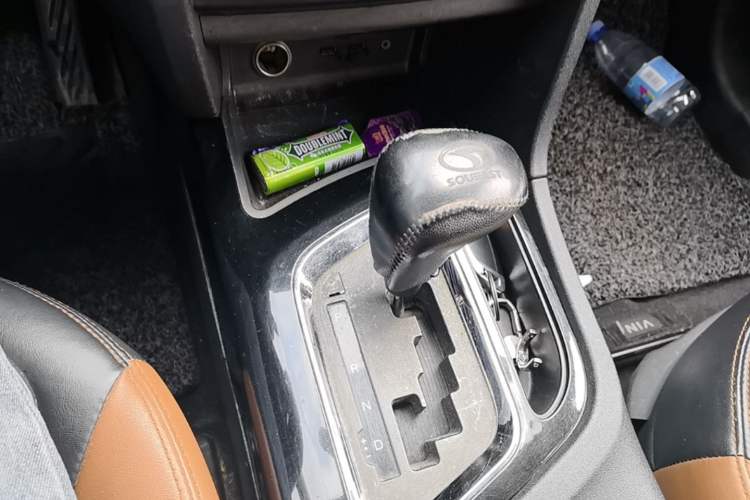 Used Soueast DX7 2015 1.5T Automatic Luxury Model Gear Lever