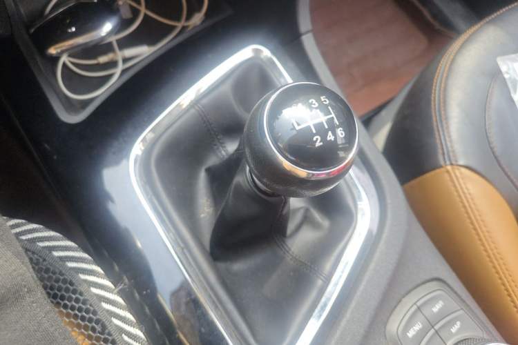 Used Soueast DX7 2015 1.5T Manual Elite Model Gear Lever