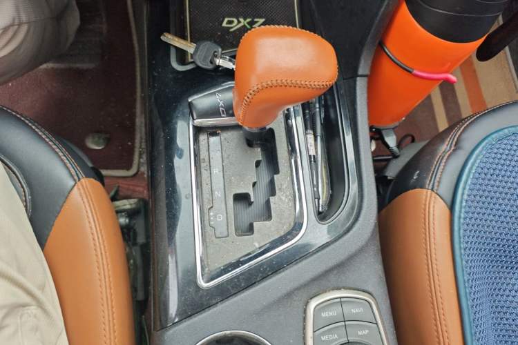 Used Soueast DX7 2015 1.5T Automatic Prestige Model Gear Lever