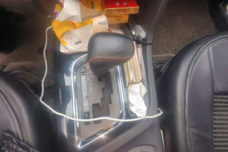 Used Soueast DX7 2015 1.5T Automatic Prestige Model Gear Lever