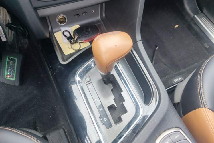 Used Soueast DX7 2015 1.5T Automatic Luxury Model Gear Lever