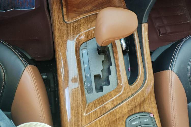 Used Soueast DX7 2015 1.5T Automatic Luxury Model Gear Lever