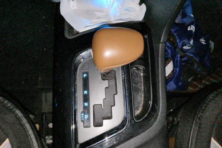 Used Soueast DX7 2015 1.5T Automatic Prestige Model Gear Lever