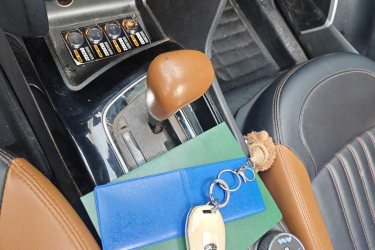 Used Soueast DX7 2015 1.5T Automatic Luxury Model Gear Lever