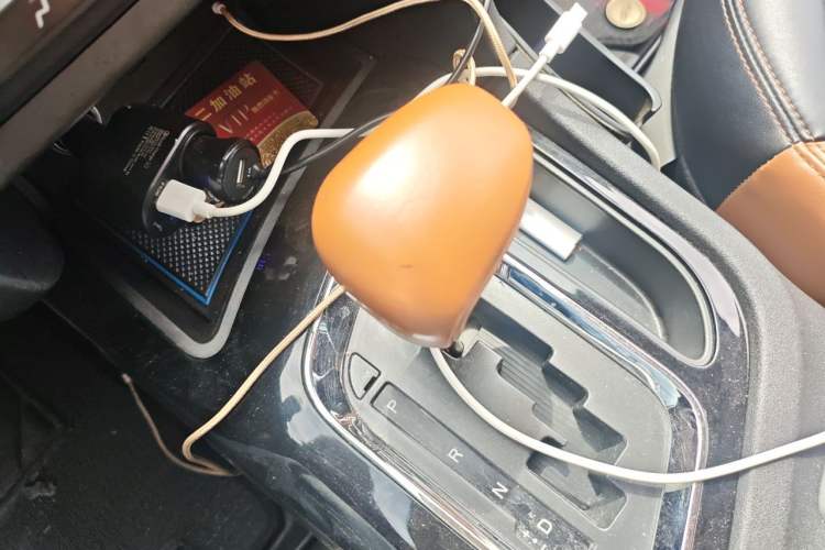 Used Soueast DX7 2015 1.5T Automatic Prestige Model Gear Lever