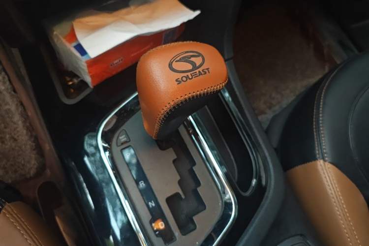 Used Soueast DX7 2015 1.5T Automatic Luxury Model Gear Lever