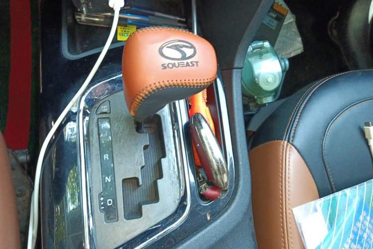 Used Soueast DX7 2015 1.5T Automatic Luxury Model Gear Lever