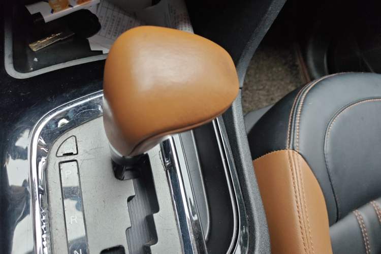 Used Soueast DX7 2015 1.5T Automatic Luxury Model Gear Lever